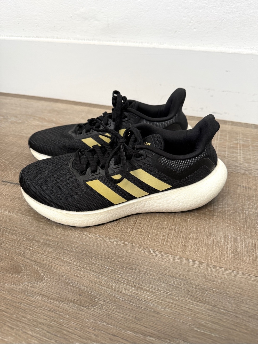 Adidas PureBoost 22 Size 7 Black Gold Metallic Running Shoes GW0907